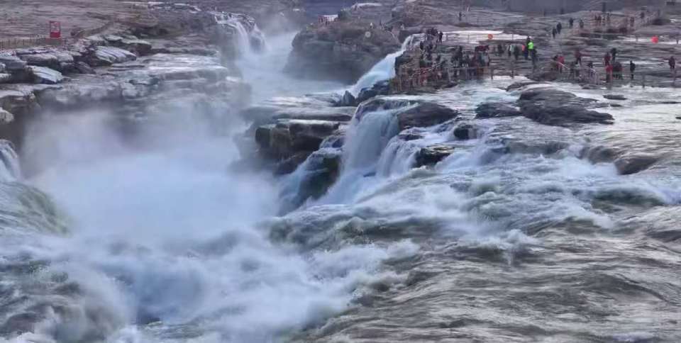 绝美奇景！陕西黄河壶口瀑布进入“冰瀑玉壶”观赏期，免门票至明年2月10日