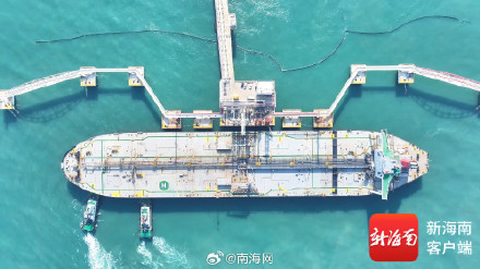 封关首日，第一批“零关税”通关货物抵达洋浦港