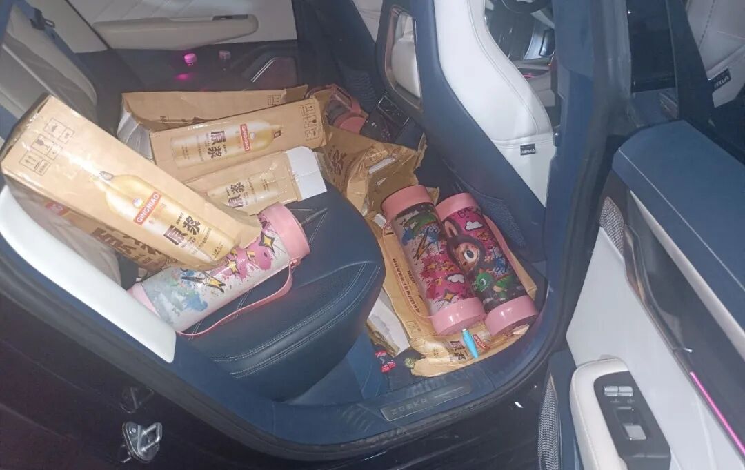 直击抓捕现场：“再不下来我破窗了！”