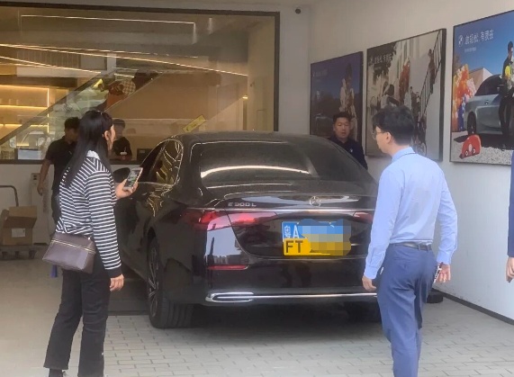 “粤车南下”首批车主上牌了，开车去香港这些细节要注意