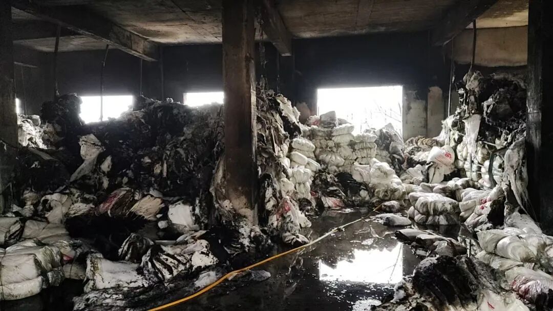 过冬棉被集体“黑化”，一切都源于凌晨3点厂里的那些“花”