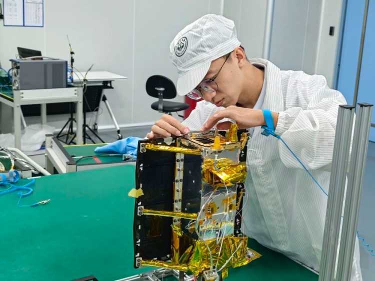 几个“90后”，造了颗“星”！