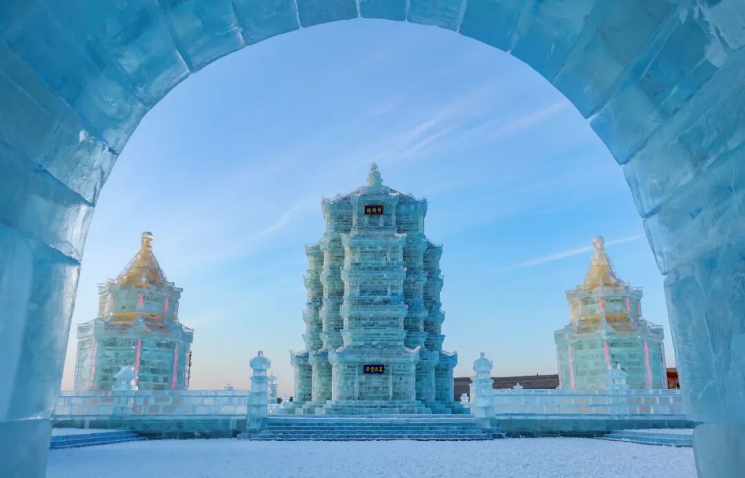 27米冰雕黄鹤楼,爆火! 27米冰雕黄鹤楼,爆火!