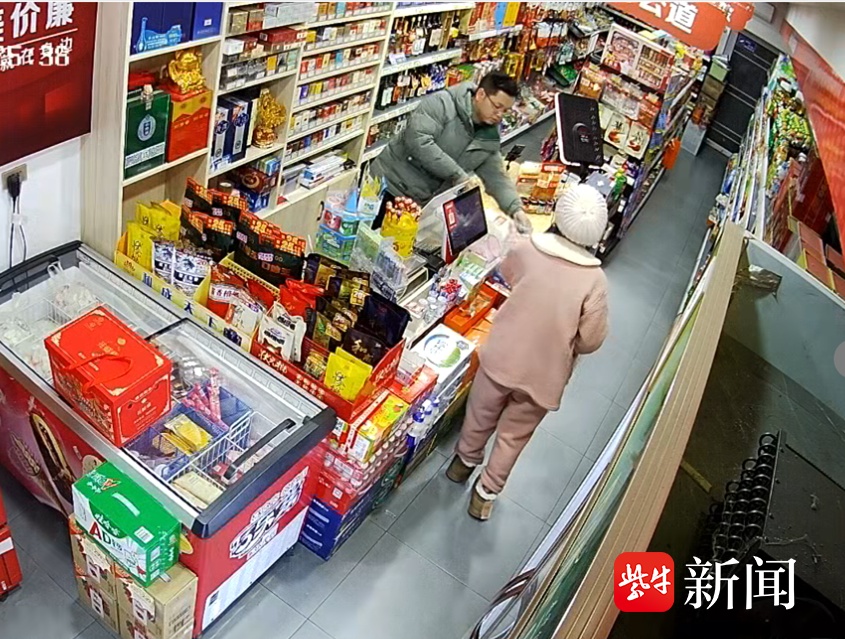 4年免单！超市老板“象征性”扫码里藏着对特殊顾客的温柔