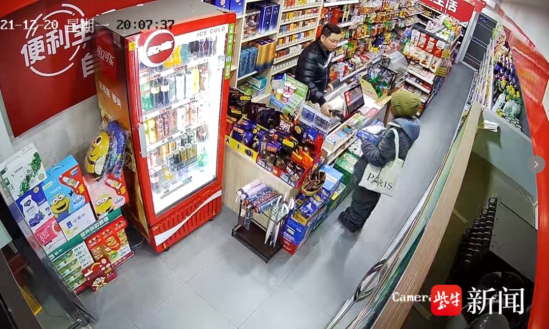 4年免单！超市老板“象征性”扫码里藏着对特殊顾客的温柔