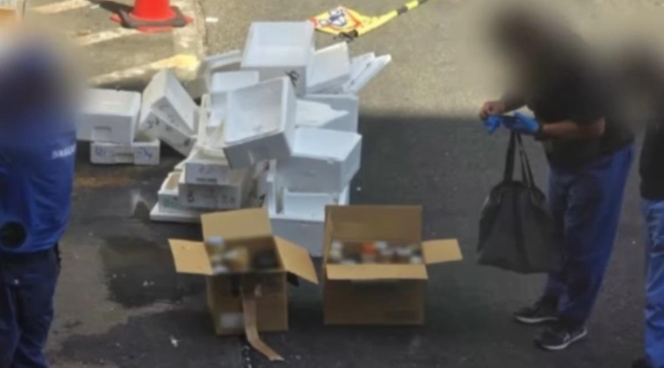 日本街头大量瓶子，里面疑似是人体组织，警方称是医疗废弃物