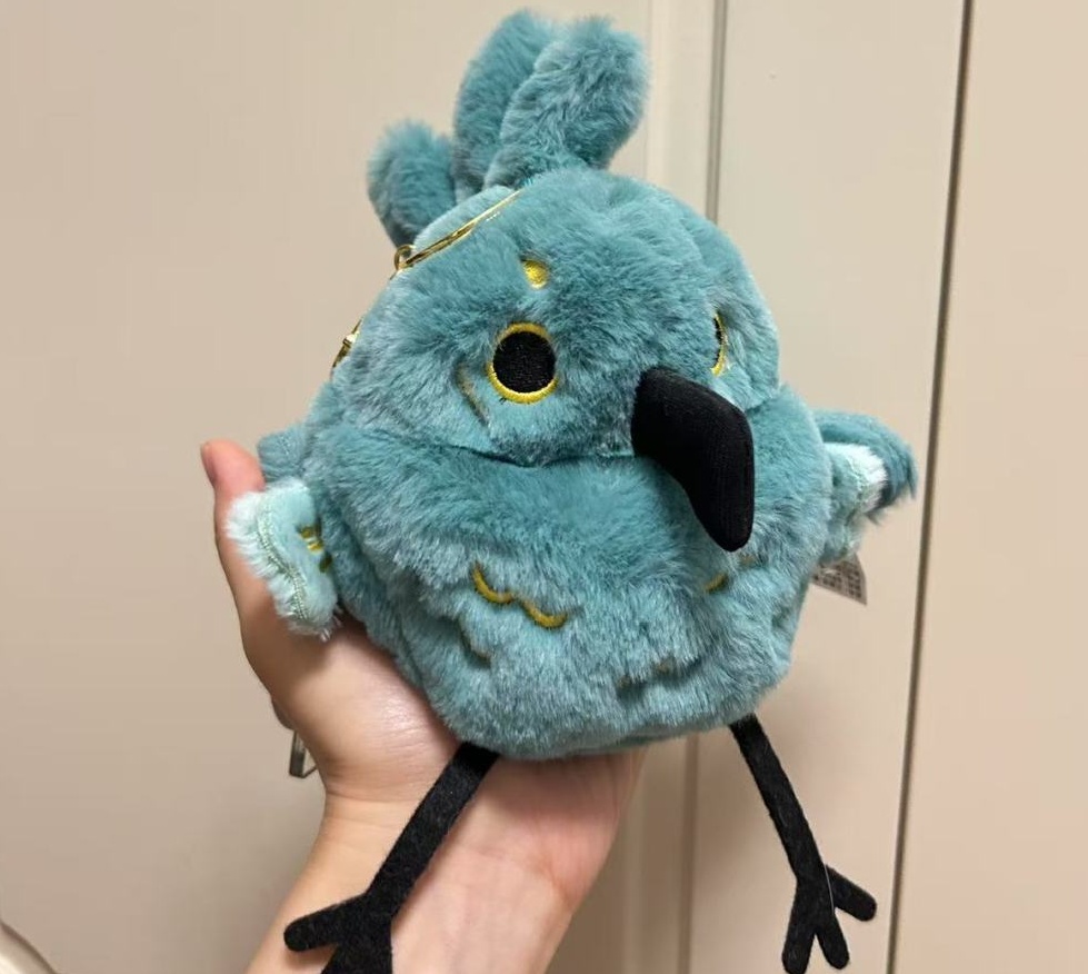 从几十元的小挂件到上万元的限量款，越来越多年轻人为这份治愈买单