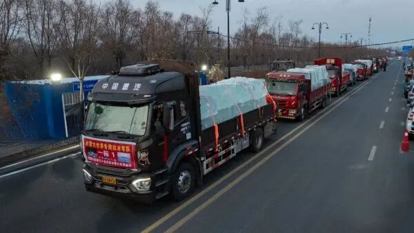 27米冰雕黄鹤楼,爆火! 27米冰雕黄鹤楼,爆火!