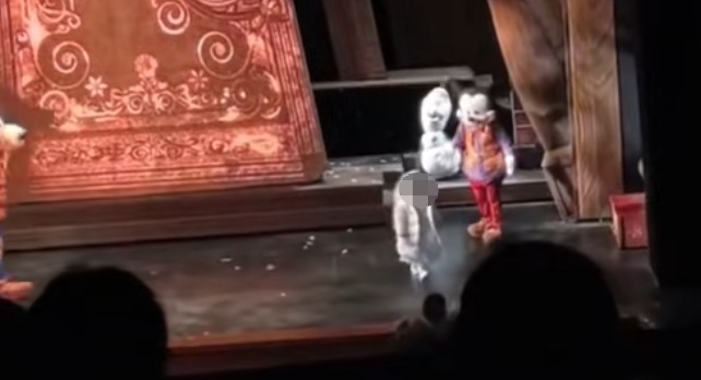 上海迪士尼突发!演出被迫中断,又是因为…… 上海迪士尼突发!演出被迫中断,又是因为……