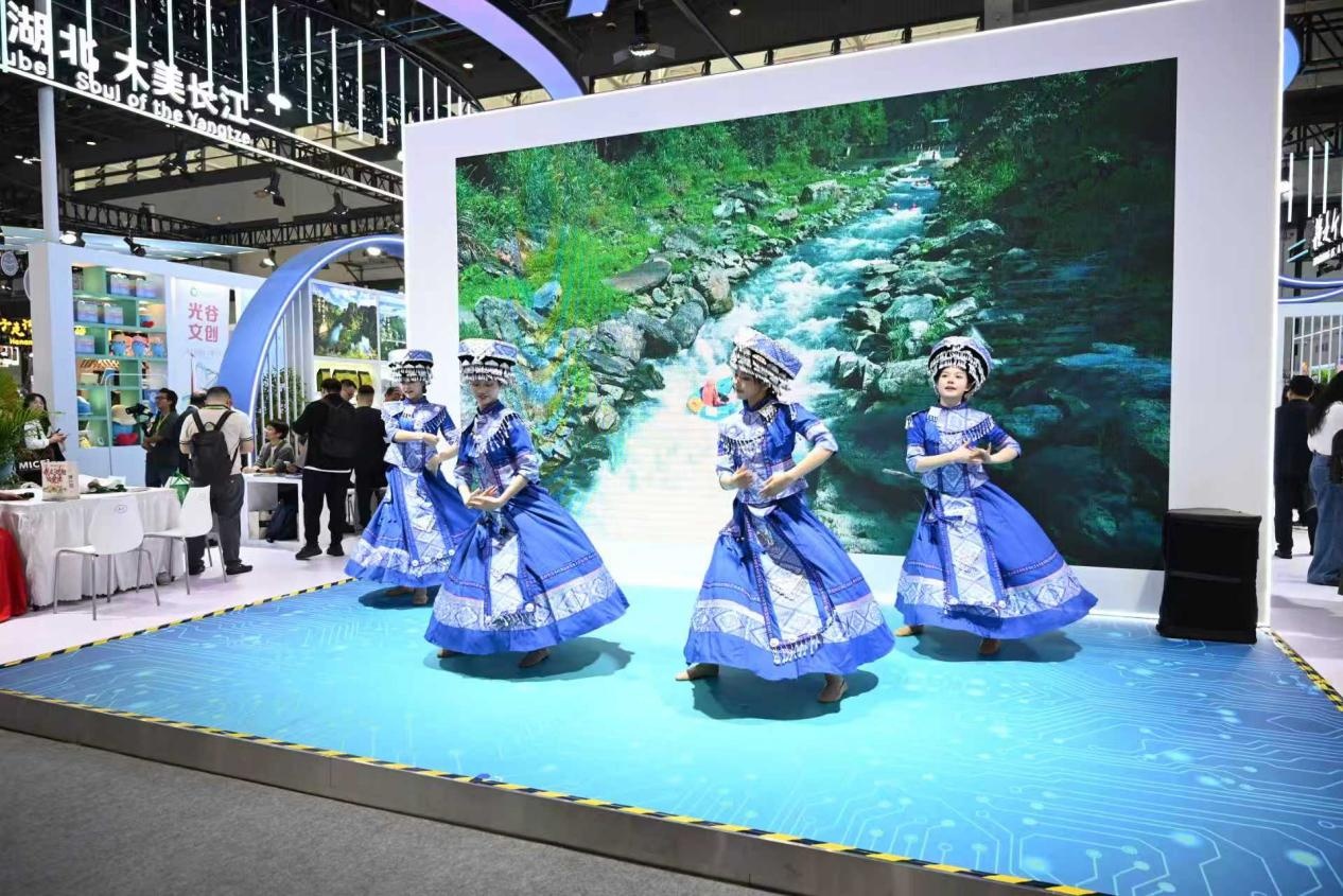 借海南自贸港之窗 湖南文旅盛装亮相2025中国国际旅游交易会 借海南自贸港之窗 湖南文旅盛装亮相2025中国国际旅游交易会