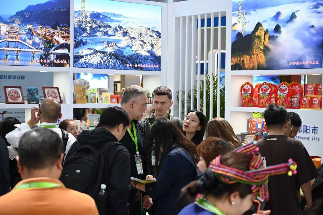 借海南自贸港之窗 湖南文旅盛装亮相2025中国国际旅游交易会 借海南自贸港之窗 湖南文旅盛装亮相2025中国国际旅游交易会
