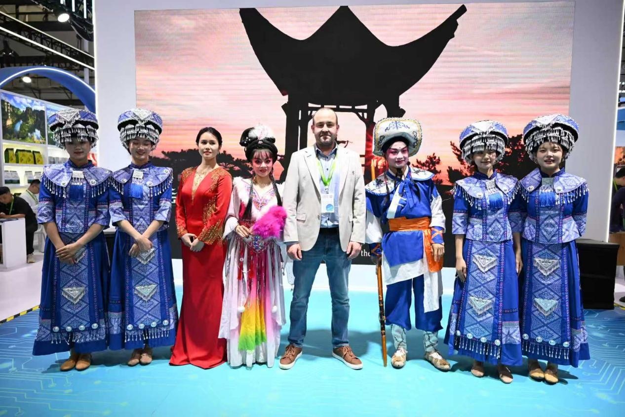 借海南自贸港之窗 湖南文旅盛装亮相2025中国国际旅游交易会 借海南自贸港之窗 湖南文旅盛装亮相2025中国国际旅游交易会