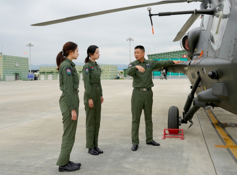 00后陆军女飞行员,结婚啦! 00后陆军女飞行员,结婚啦!