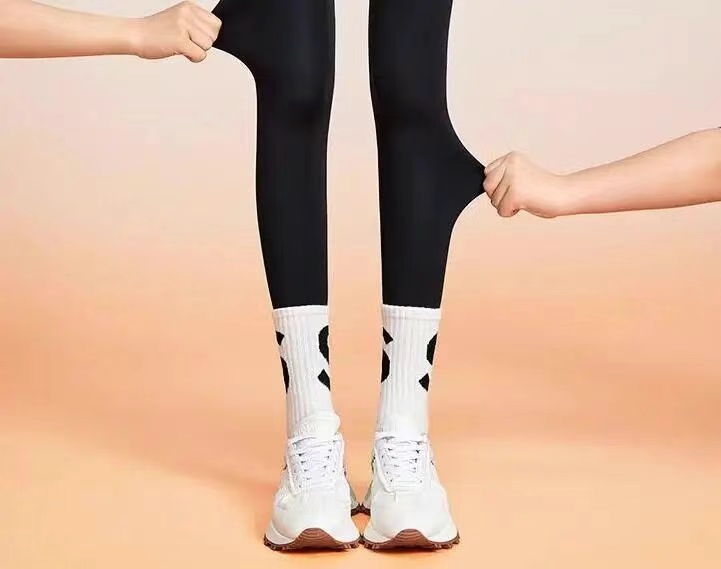 女孩因长时间穿“光腿神器”进急诊 这些风险需警惕