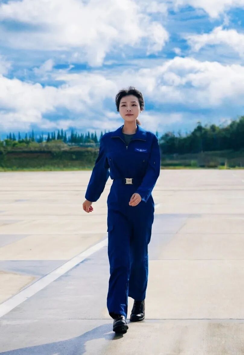 00后陆军女飞行员,结婚啦! 00后陆军女飞行员,结婚啦!