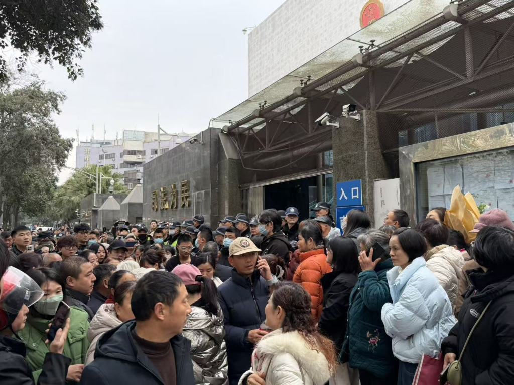 “成都27岁女子家门口被杀案”宣判,法院认为被告人行为不构成自首 “成都27岁女子家门口被杀案”宣判,法院认为被告人行为不构成自首