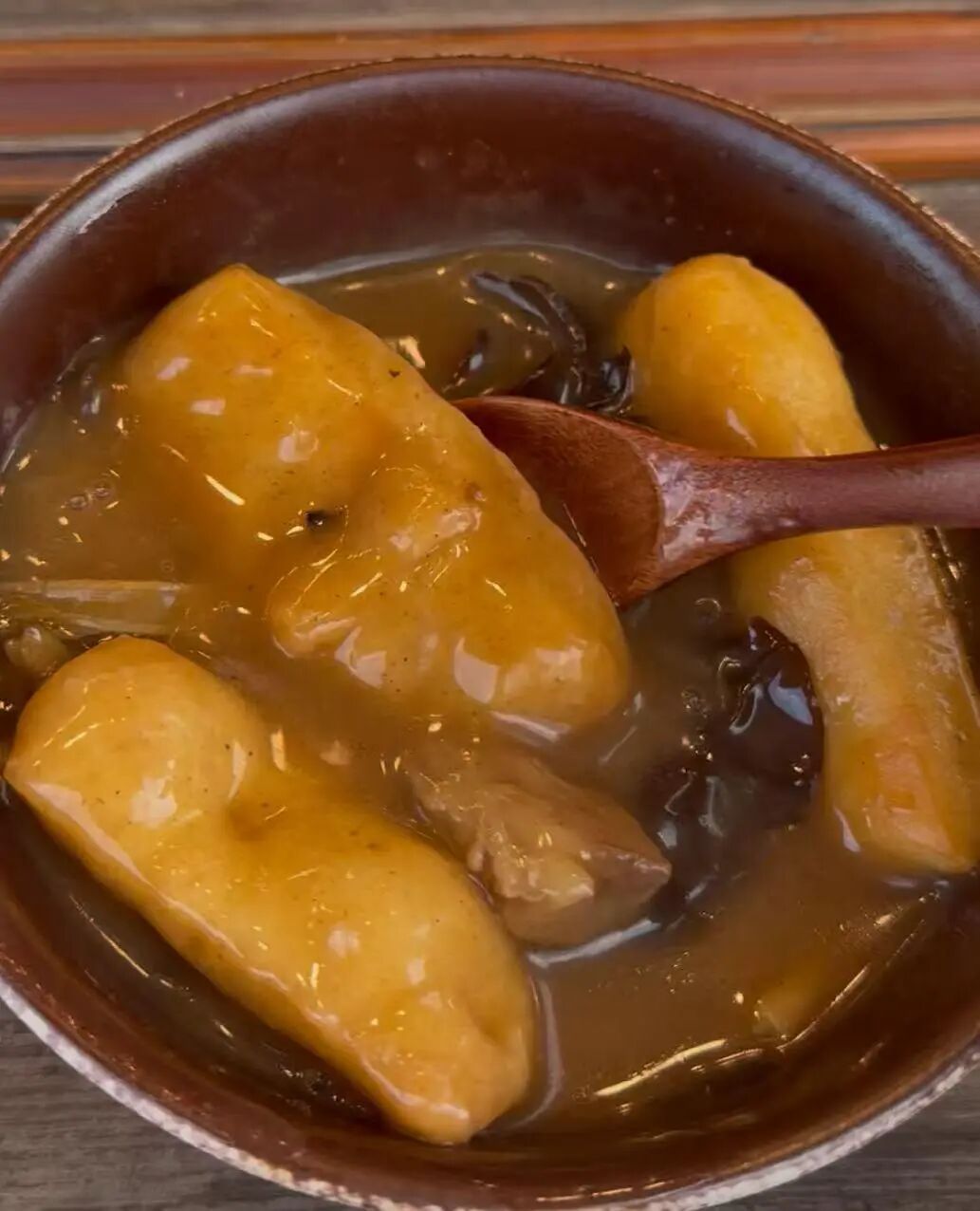 26岁郑州小伙伦敦卖胡辣汤:一碗售价130元,日均客流约300人,外国顾客占三分之一 26岁郑州小伙伦敦卖胡辣汤:一碗售价130元,日均客流约300人,外国顾客占三分之一