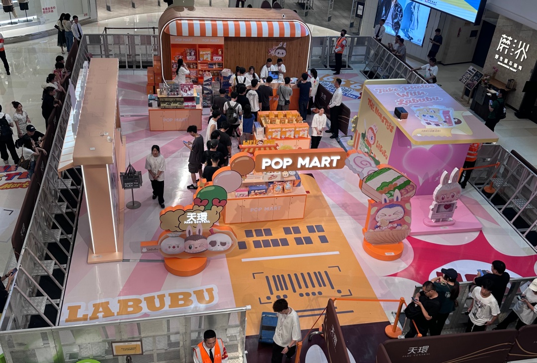 从几十元的小挂件到上万元的限量款，越来越多年轻人为这份治愈买单