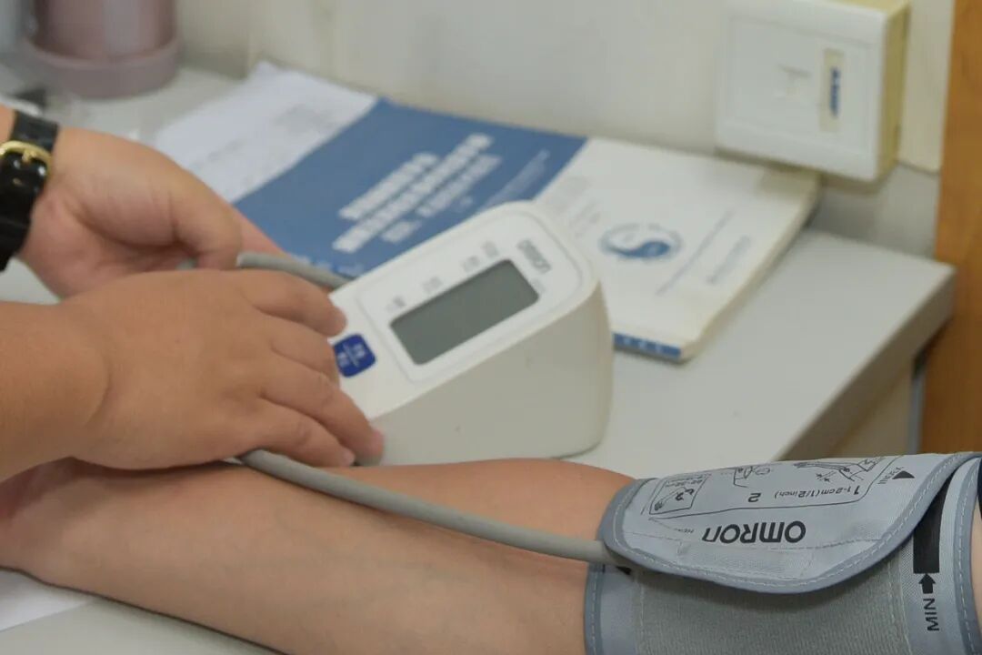 这样睡觉的人，血压不知不觉降了！研究发现：这个点睡觉健康收益最大！