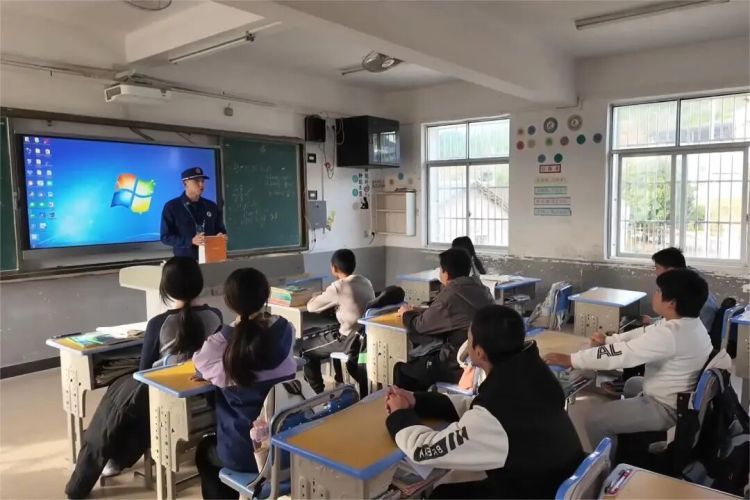 男孩7天报3次假警，消防员找上门！网友：严肃批评教育