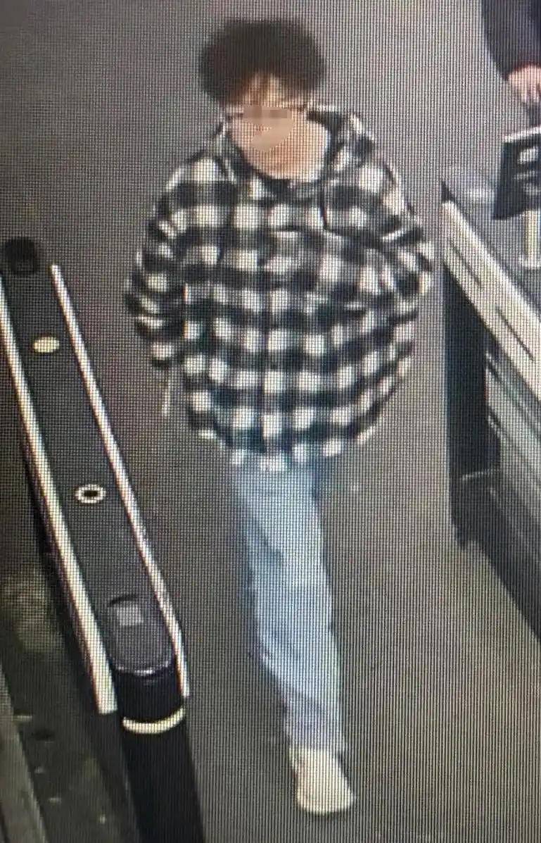 成都一男大学生失联8日，警方称正搜寻，相关体貌特征公布