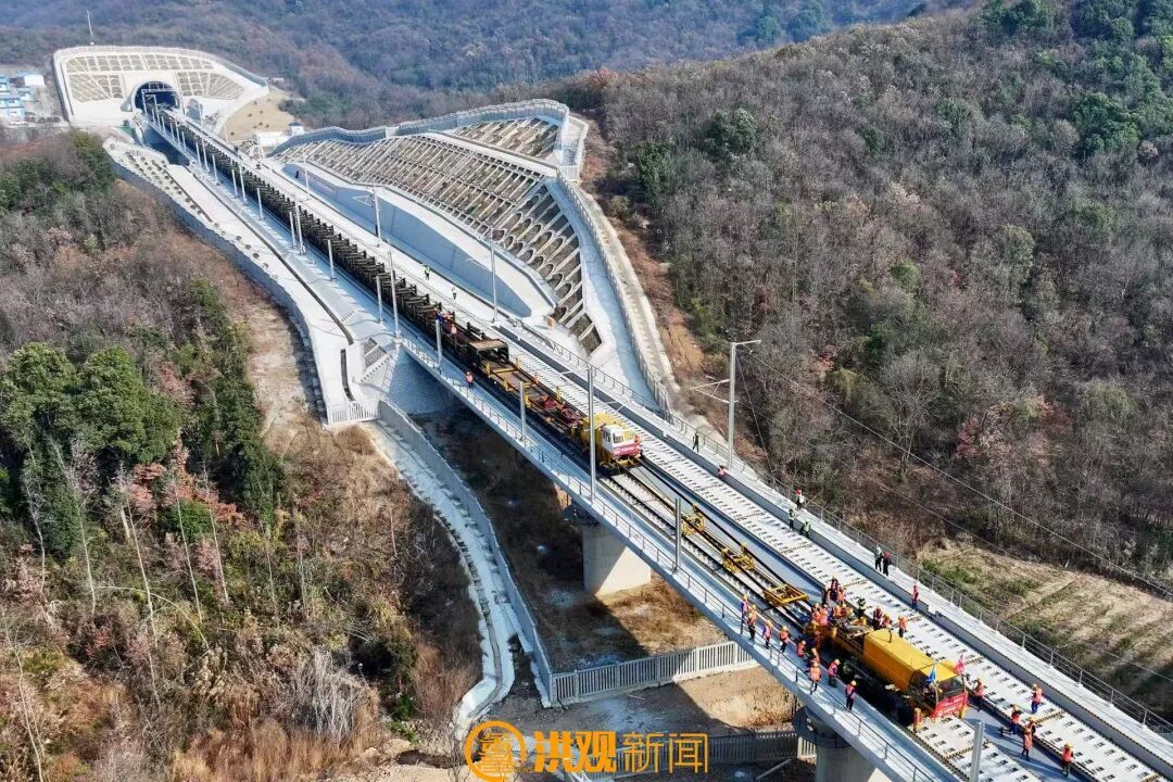 昌九高铁开始全线铺轨！