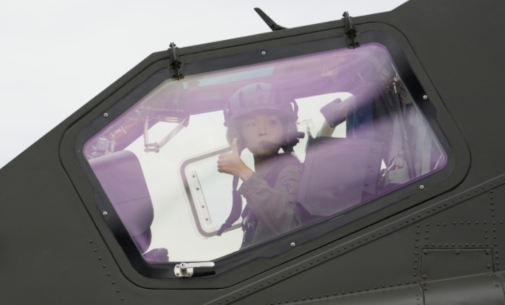 00后陆军女飞行员,结婚啦! 00后陆军女飞行员,结婚啦!