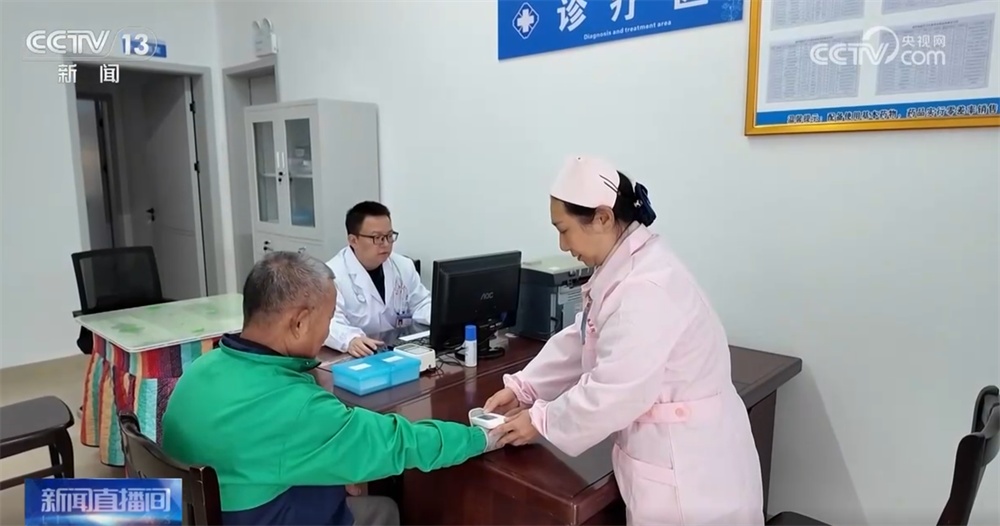 架桥、修路、通渠……灾区恢复重建有序推进 家园“焕新”保障群众温暖过冬