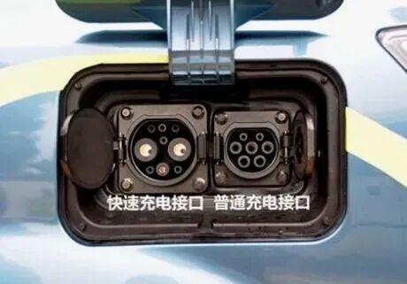 一个转换插头烧毁两辆车,这类充电“神器”不能用→ 一个转换插头烧毁两辆车,这类充电“神器”不能用→