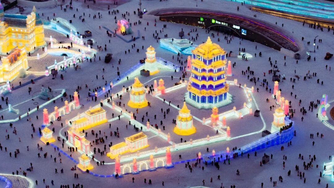 27米冰雕黄鹤楼，突然爆火！网友瞬间沸腾