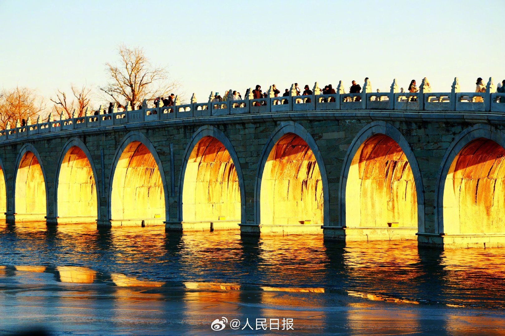 绝美光影！颐和园再现“金光穿洞”