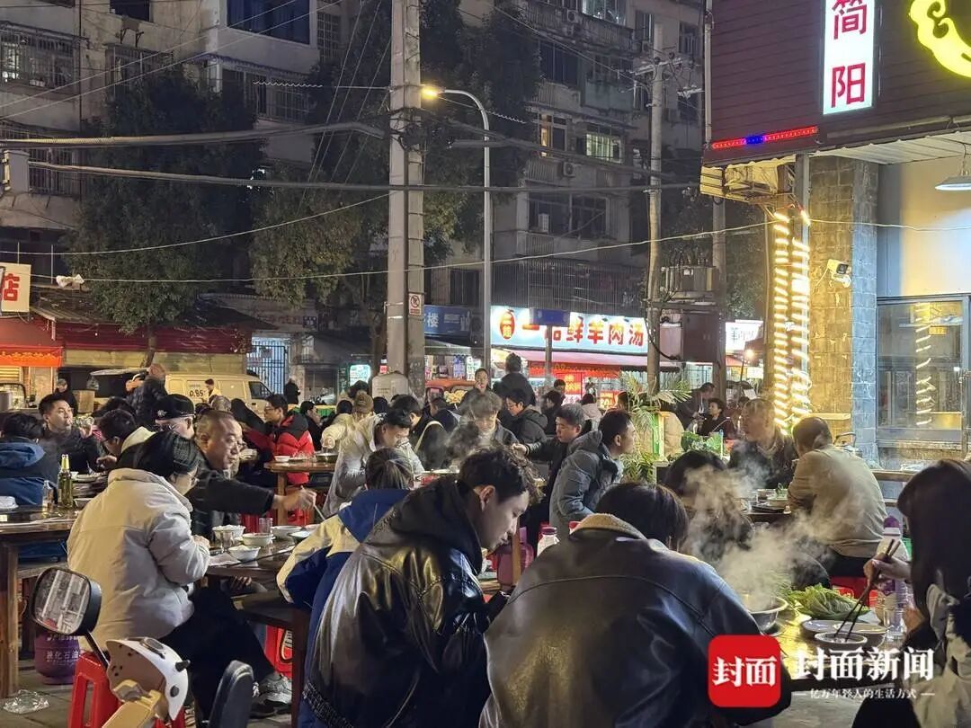 成都“羊肉汤一条街”生意略显平淡！老板坦言：今年天气不够冷