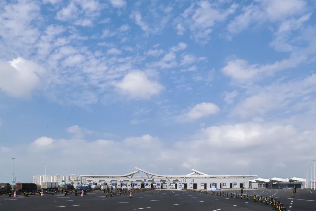 封关首日，他们彻夜未眠！记者直击海南缉私一线