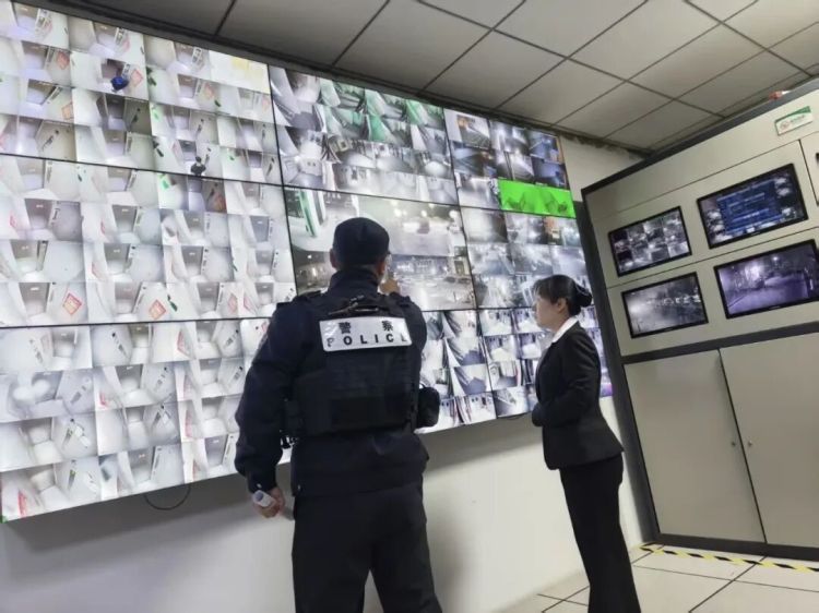 救人一命的警校生，收获了从警的第一面锦旗