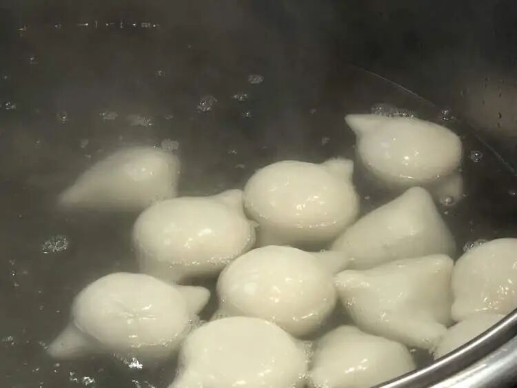 上海人冬至吃啥？从汤团馄饨年糕到蹄髈，冬至仪式感正慢慢淡化