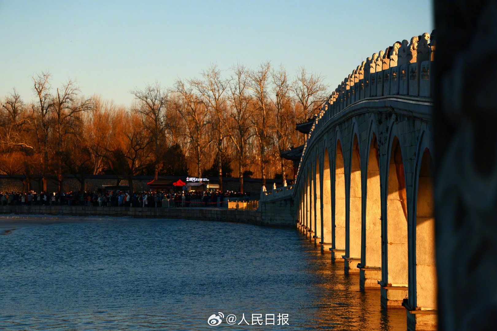 绝美光影！颐和园再现“金光穿洞”