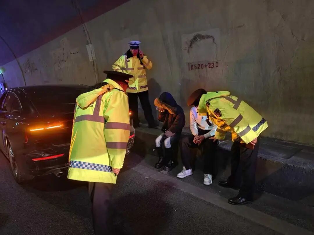 惊险！高速上刹车失灵，时速115km狂飙……