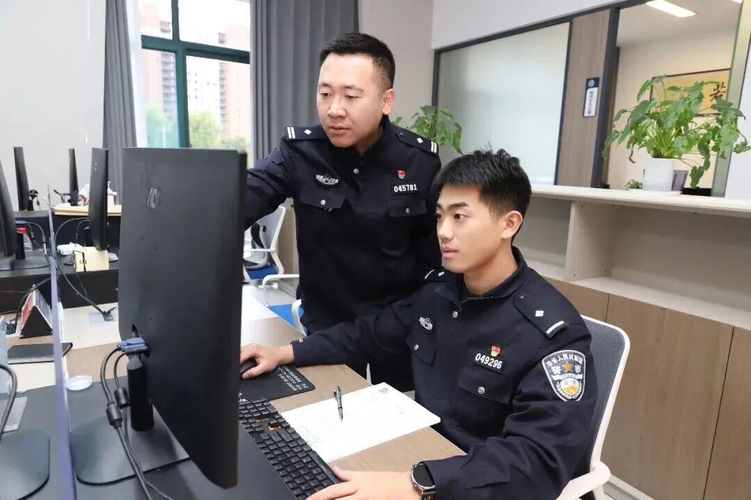 这位00后新警，你别低调