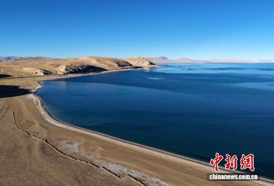 航拍冬日色林错景色壮丽