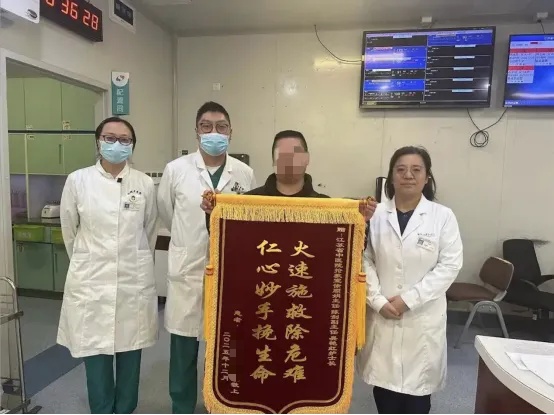 紧急！医院门口，有人心脏骤停……