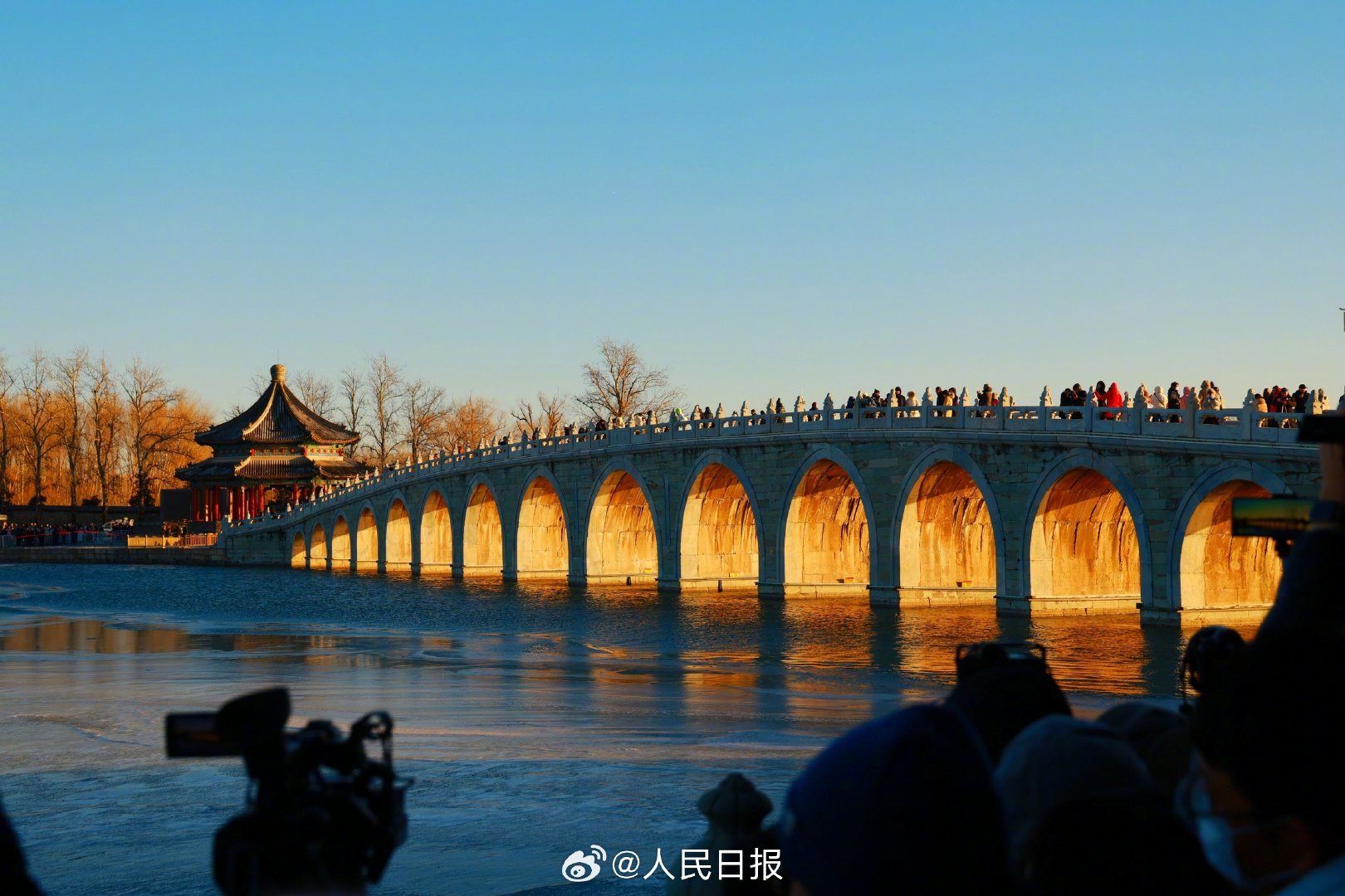 绝美光影！颐和园再现“金光穿洞”