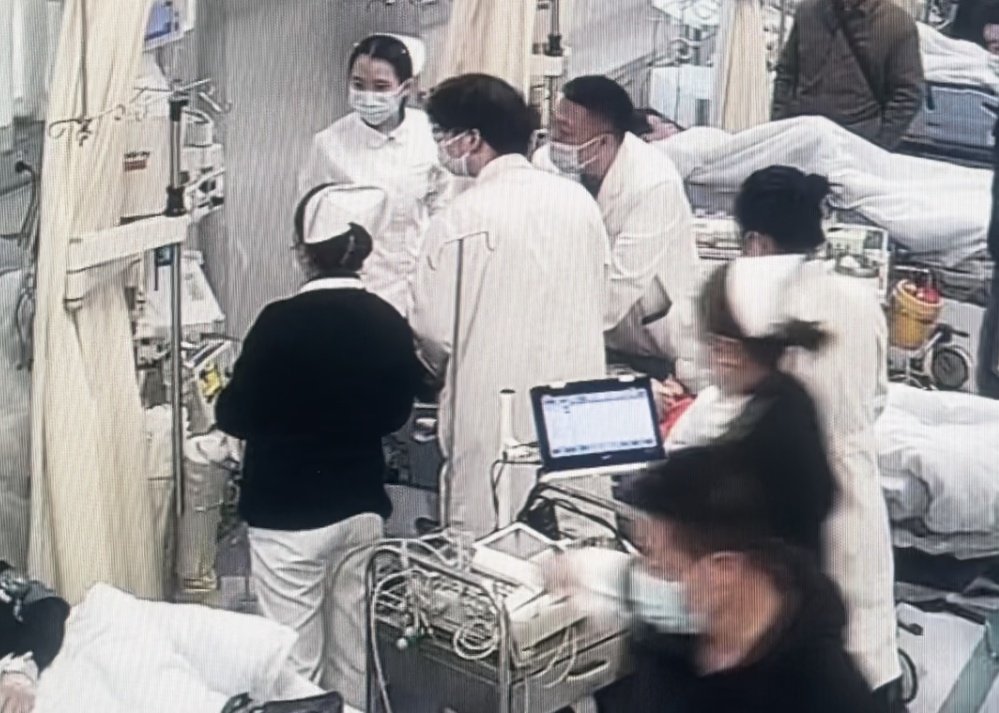 紧急！医院门口，有人心脏骤停……