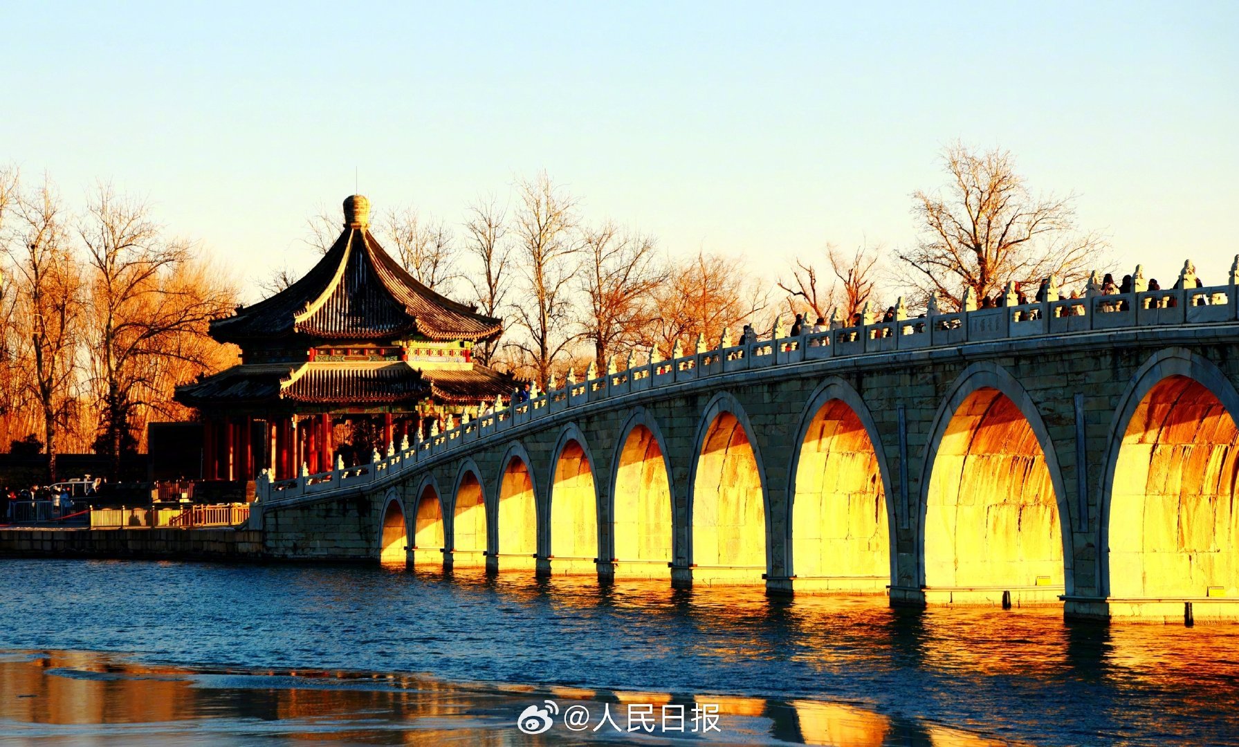 绝美光影！颐和园再现“金光穿洞”