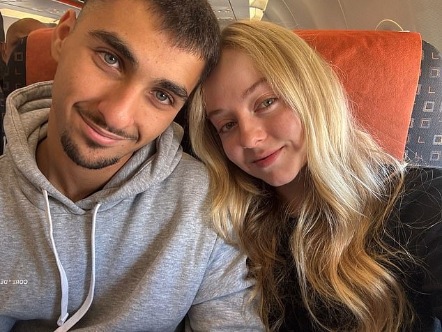 英国89岁老妇坐轮椅起飞前死亡，乘客质疑航空公司让死者登机