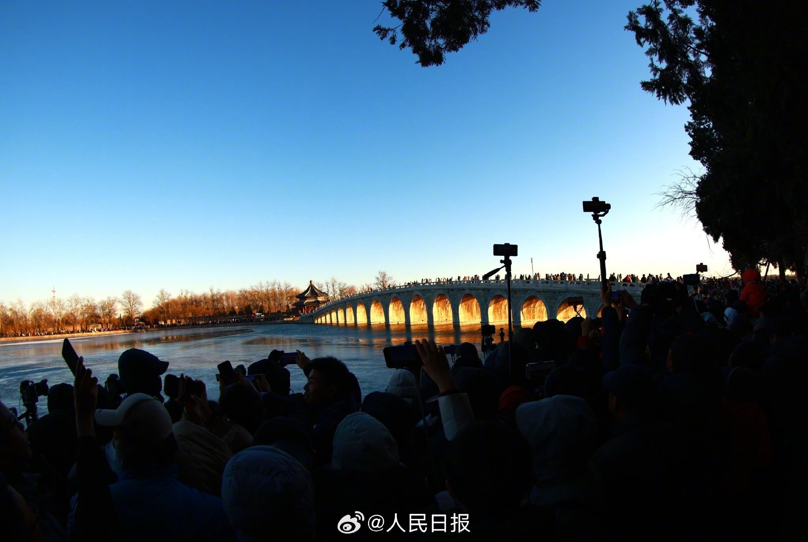 绝美光影！颐和园再现“金光穿洞”