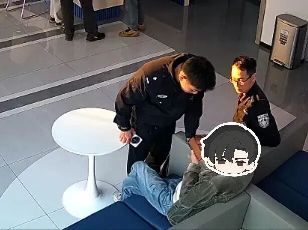 这位00后新警，你别低调