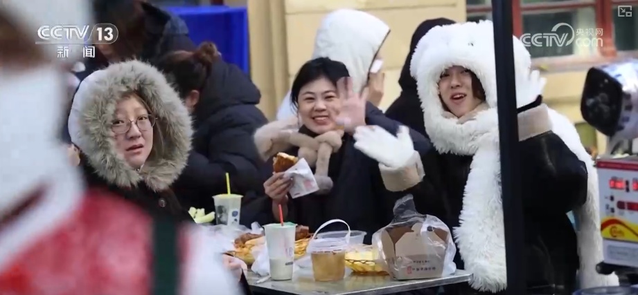 尝过“烟火”拥抱“冰雪”新体验开启消费新密码 早市里的城市温度推升文旅消费热力