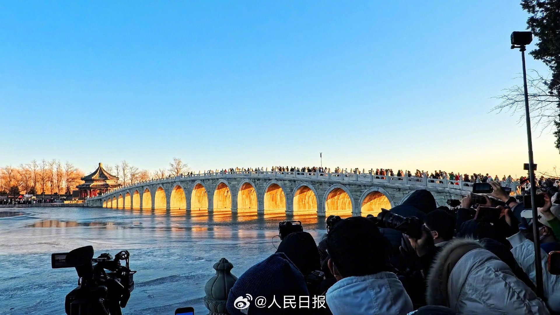 绝美光影！颐和园再现“金光穿洞”