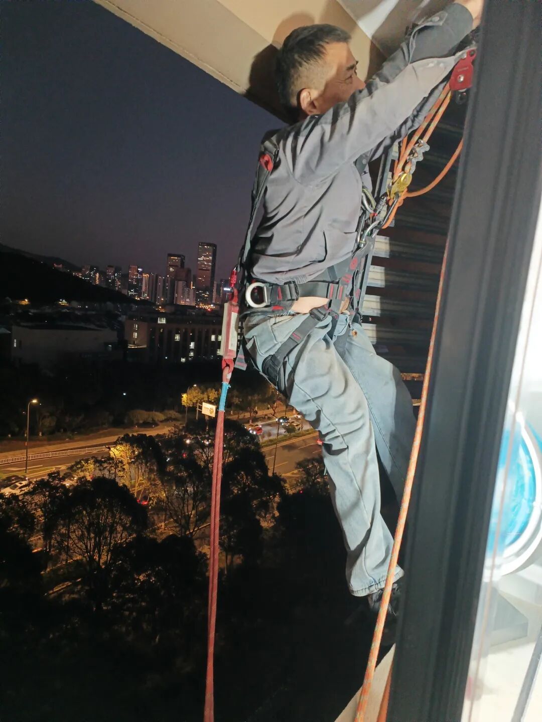 来文彬不幸去世，年仅39岁