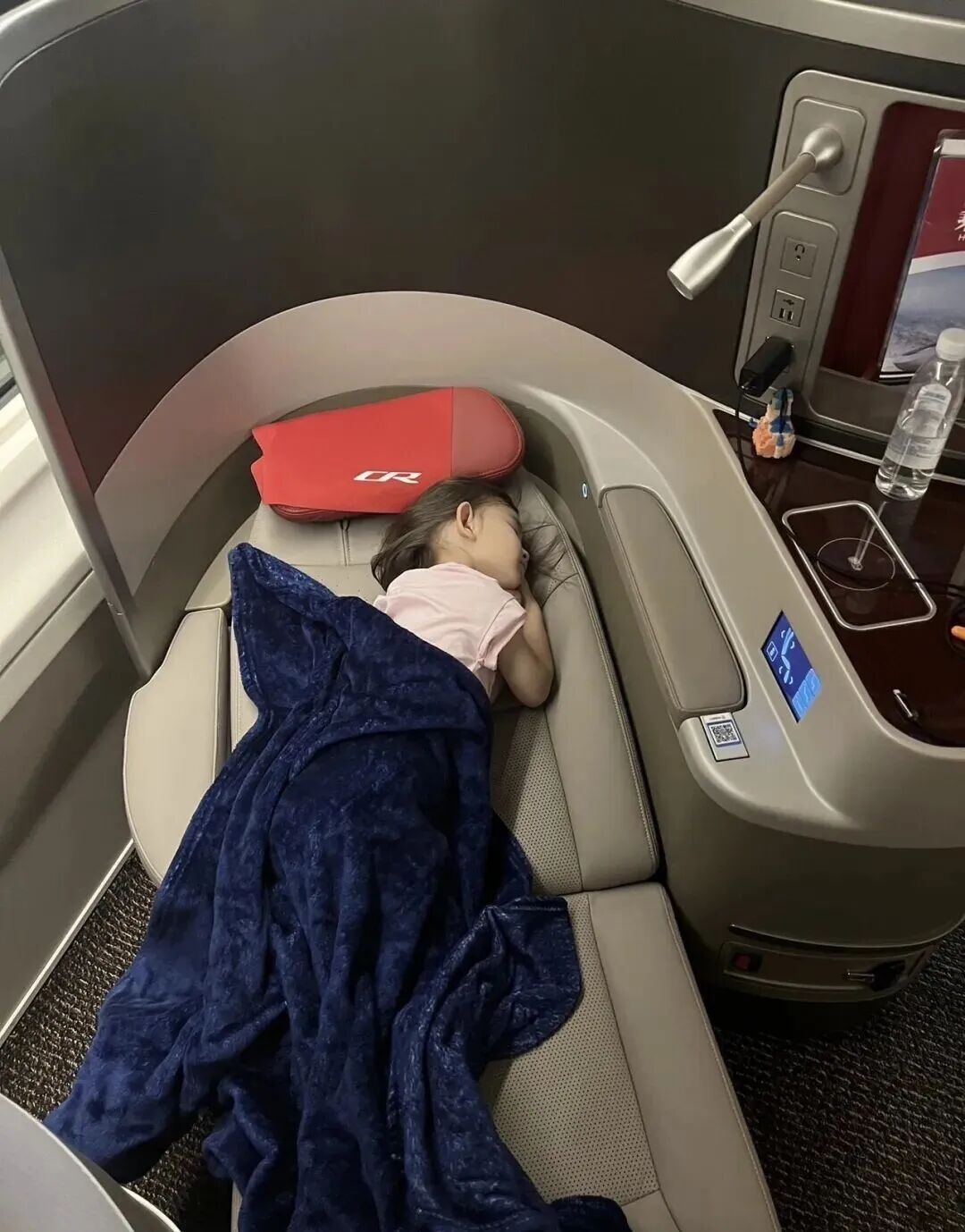 广湛高铁正式通车！记者带你站台感受350km/h的列车速度！